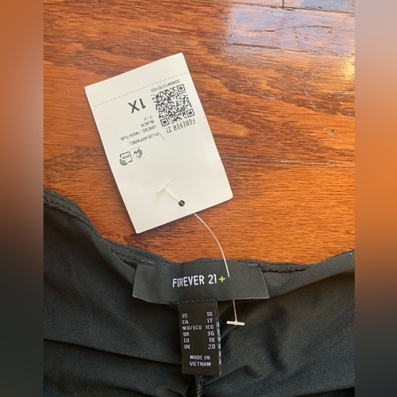 Forever 21+ Black Tube Ruffles Dress Size 1X NWT - Picture 3 of 3